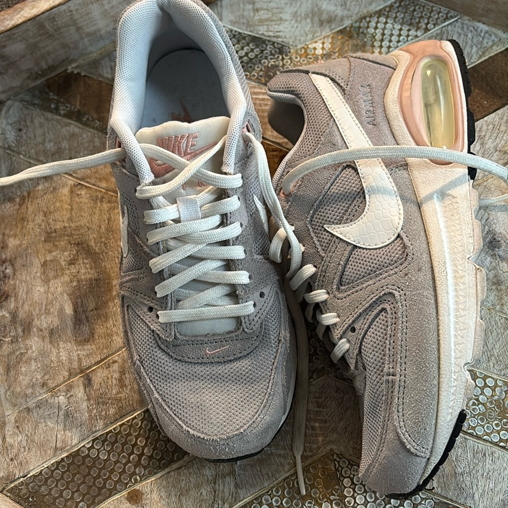 Women’s Nike shoes